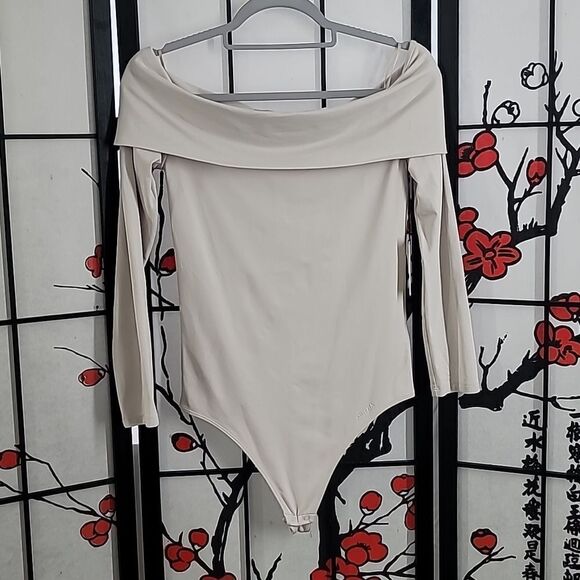 Aritzia Contour Deco Bodysuit - Picture 2 of 10
